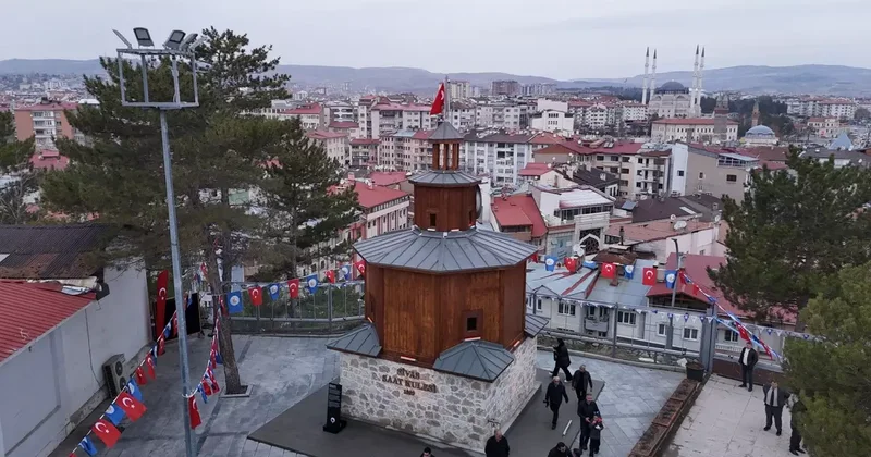 Kaybolan tarihi saat kulesi yeniden inşa edildi