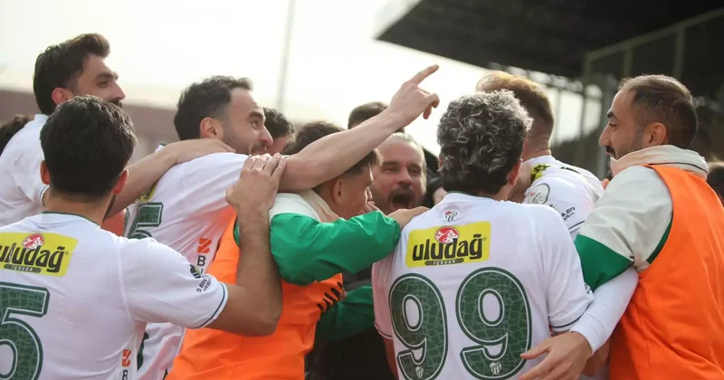 Efsane takım deplasmanda lideri devirdi! Zirvede fark 1 e düştü