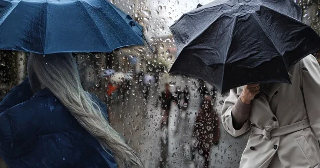 Balkanlar üzerinden geliyor: Hava bir anda değişecek Meteoroloji den ani sel, fırtına ve yıldırım uyarısı: Bu illerde kuvvetli sağanak yağış olacak