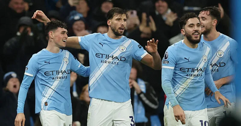 Manchester City, Sunderland ı 3 golle geçti! zirveye 1 adım daha yaklaştı