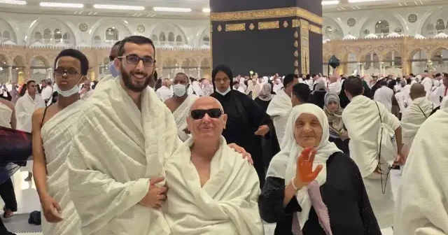 Nuriye teyze ve Ramazan amcanın duygulandıran Umre hikayesi: Kâbe’nin gölgesinde ve Ravza’da yılların özlemini dualarla giderdiler VİDEO İZLE