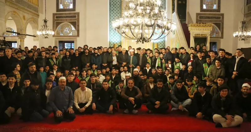 52 ilde 3 bin 200 liseli genç, sabah namazında buluştu