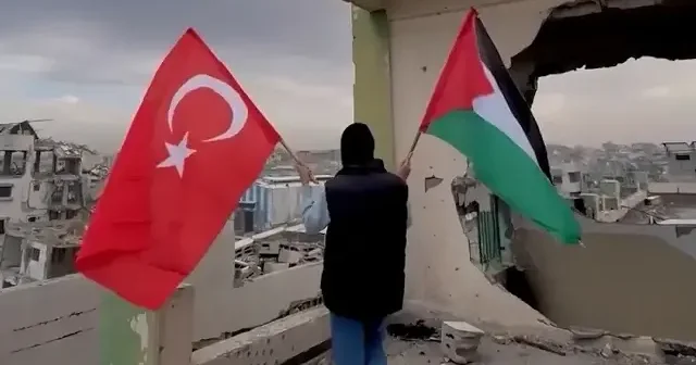 Gazze’den Türkiye’ye duygu yüklü mesaj: Bu iki bayrak sonuna kadar yan yana kalacak VİDEO İZLE