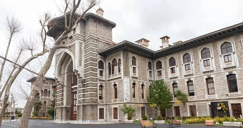 İstanbul Erkek Lisesi nde dehşet gecesi: LGS birincilerine muştalı bıçaklı işkence!