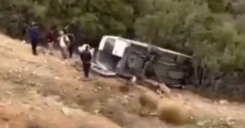 Gaziantep te tarım işçilerini taşıyan minibüs şarampole uçtu: 1 ölü, 3 ağır yaralı