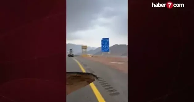 Suudi Arabistan da oluşan dev obruk görenleri hayrete uğrattı!