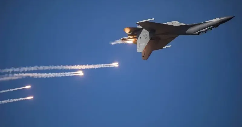 Filipinler, Güney Çin Denizi nde devriye uçağına Çin in işaret fişeği fırlattığını duyurdu Dünya Haberleri