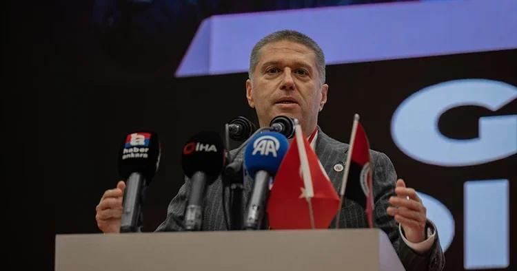 Gençlerbirliği nin yeni başkanı Arda Çakmak oldu