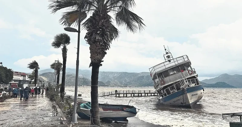 Fırtına 80 km hızla vurdu