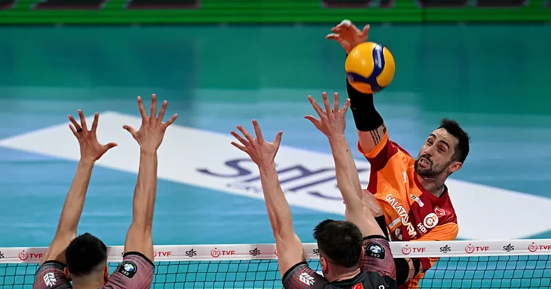 Efeler Ligi: Galatasaray evinde mağlup!