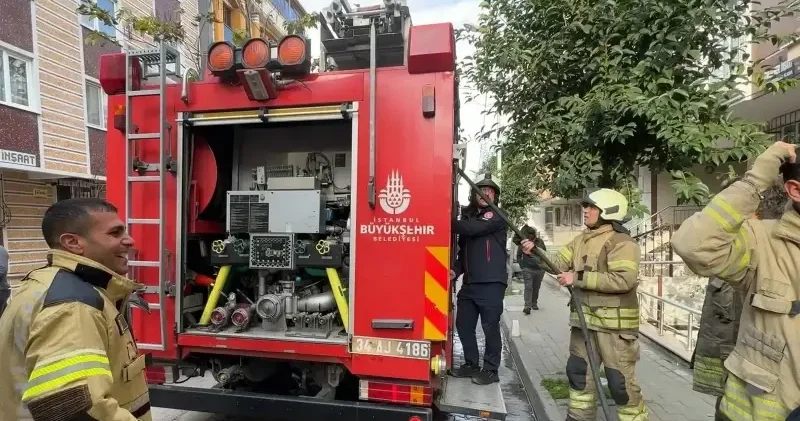 İstanbul da yangında dumandan etkilenen anne ve çocuğu ile 2 itfaiyeci hastaneye kaldırıldı İstanbul Haberleri