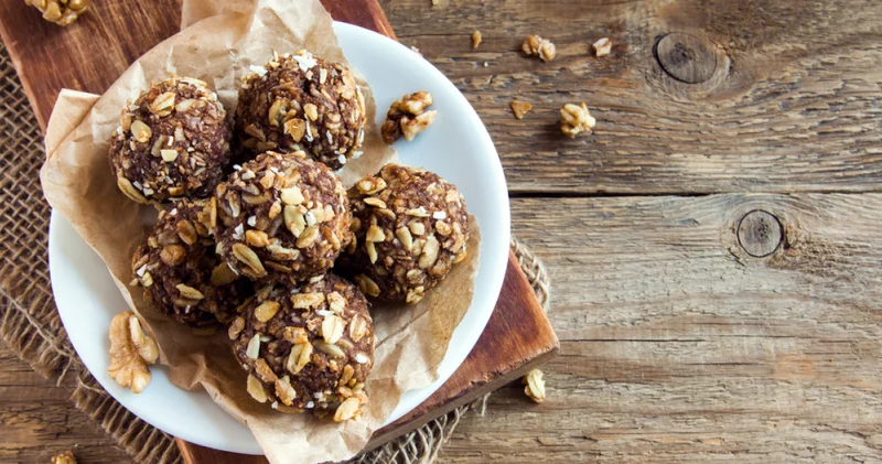 Sağlıklı beslenmenin anahtarı: Evde kolayca hazırlanan hem pratik hem sağlıklı atıştırmalıklar
