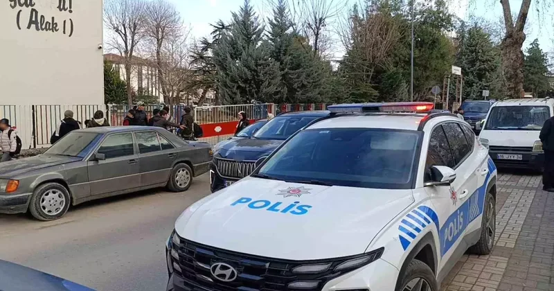 İnegöl de Kavga: 16 Yaşındaki Çocuk Bıçakla Yaralandı