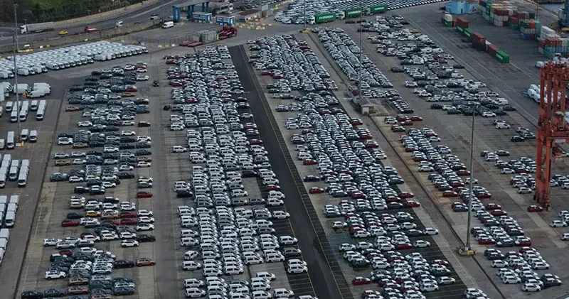 Haydarpaşa Limanı ndaki sıfır ithal otomobil yoğunluğu havadan görüntülendi