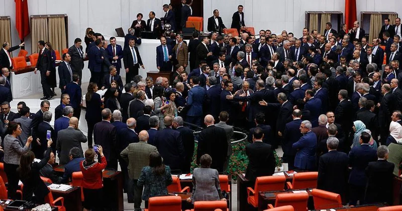 TBMM’de nezaket hamlesi: Kadın vekillerden ortak buluşma