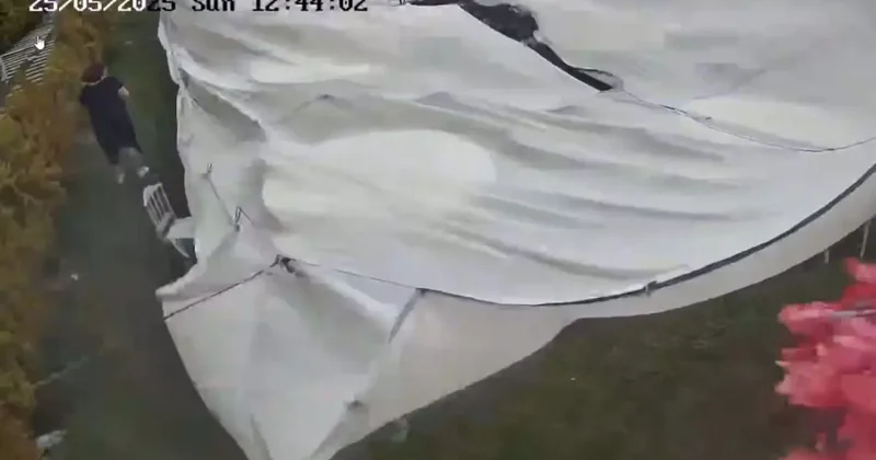 Dekoratif kemerin altında kalan çiftin öldüğü olaya ilişkin yeni görüntüler ortaya çıktı