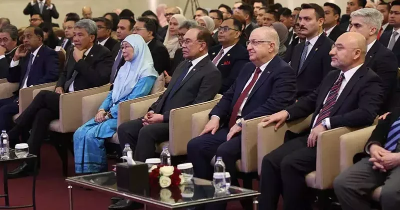 Malezya Başbakanı İbrahim, Ankara da konferansa katıldı