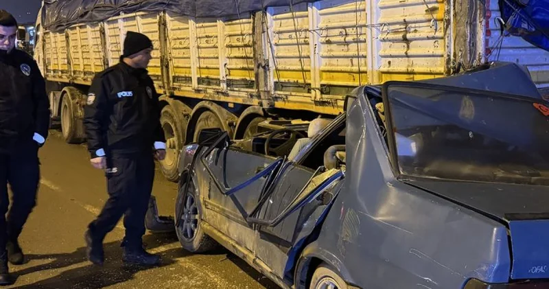 Kahramanmaraş ta TIR a arkadan çarpan otomobildeki 3 kişi yaralandı