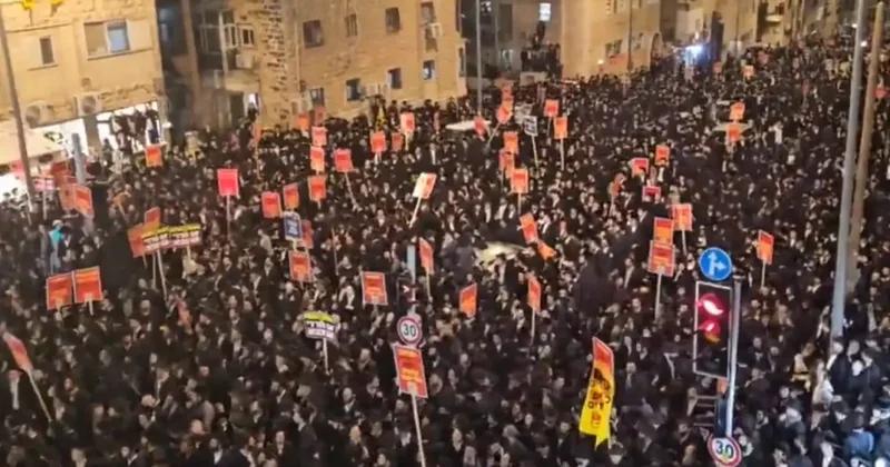 Burası İran değil İsrail! Binlerce Haredi Yahudisi soluğu sokakta aldı