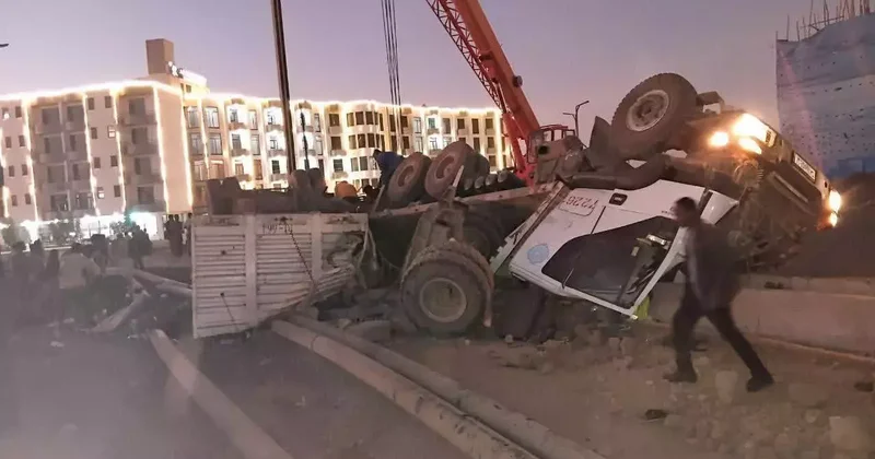 Etiyopya da göçmenleri taşıyan kamyon devrildi: 22 ölü, 65 yaralı