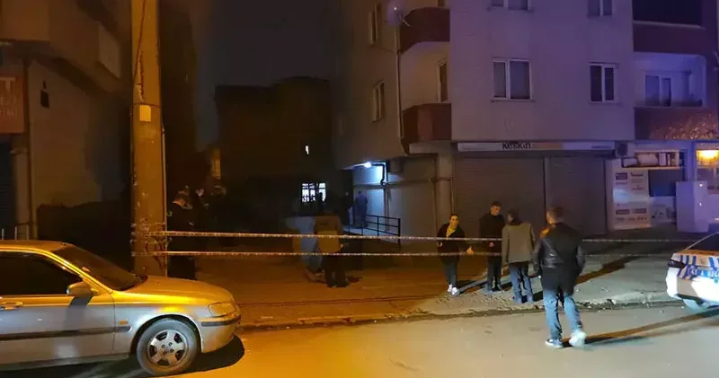 Gebze’de 5 katlı bina, girişinde oluşan çukur nedeniyle tahliye edildi