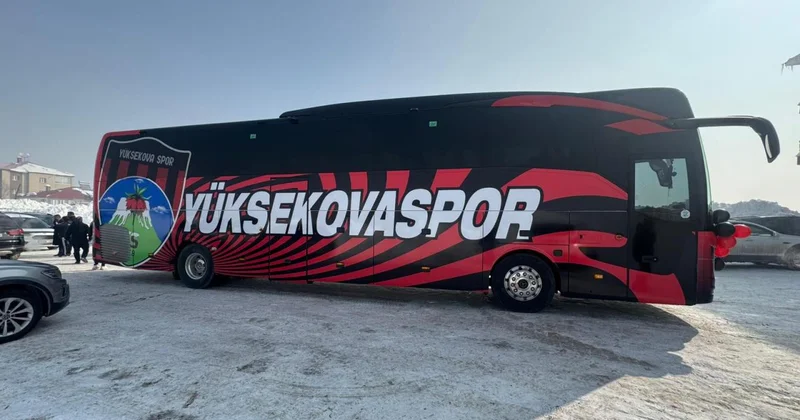 Cumhurbaşkanı Erdoğan, Kadın Futbol Takımı na otobüs hediye etti