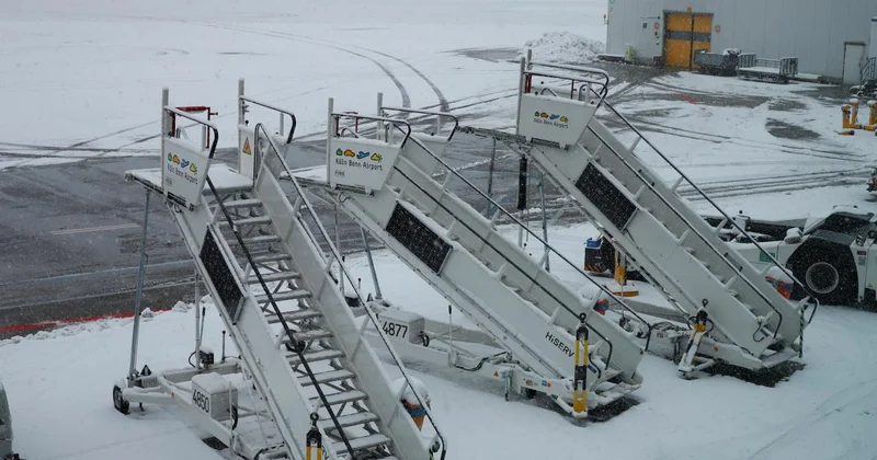 Avrupa da zorlu kış şartları nedeniyle yüzlerce uçuşta iptal ve gecikme yaşanıyor