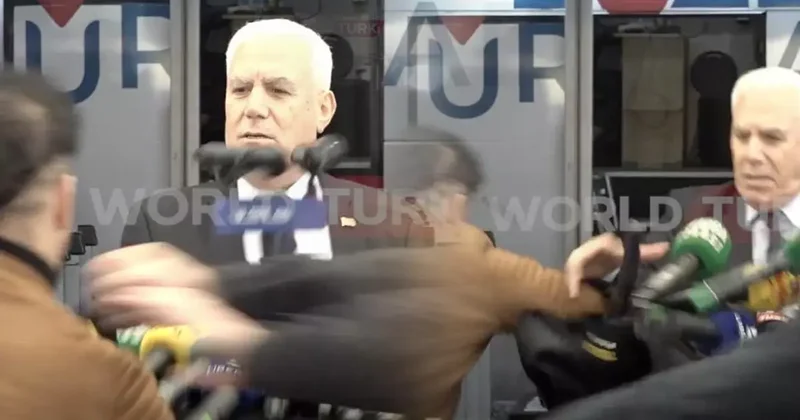 Mustafa Bozbey e saldırı girişiminin en net görüntüsü: Koşup kürsüyü devirdi