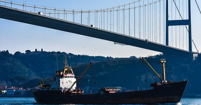 İstanbul Boğazı, Osman Gazi gemisinin geçişi nedeniyle gemi trafiğine kapatıldı
