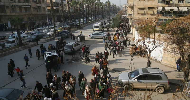 SDG, Halep’te işgal ettiği bölgelerden çıkmak isteyen sivilleri hedef alıyor