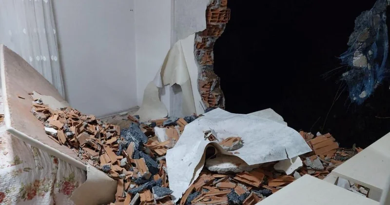 Trabzon da toprak kaymasında hasar gören 6 katlı bina tahliye edildi