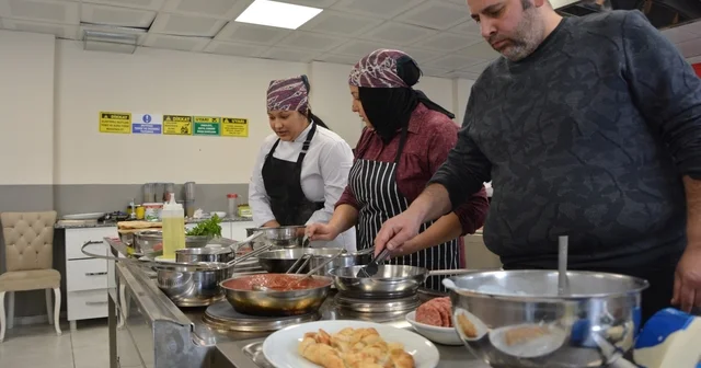 Eskişehir de yöresel yemekler öğrencilerle buluşturuldu Eskişehir Haberleri