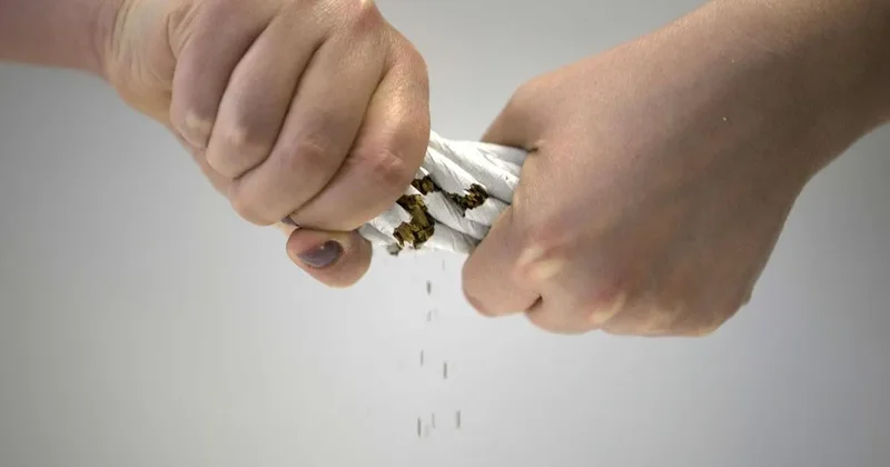 Sağlık Bakanlığı’ndan sigara ile mücadelede yeni hamle: Tiryakilere tedavi için SMS atılacak!