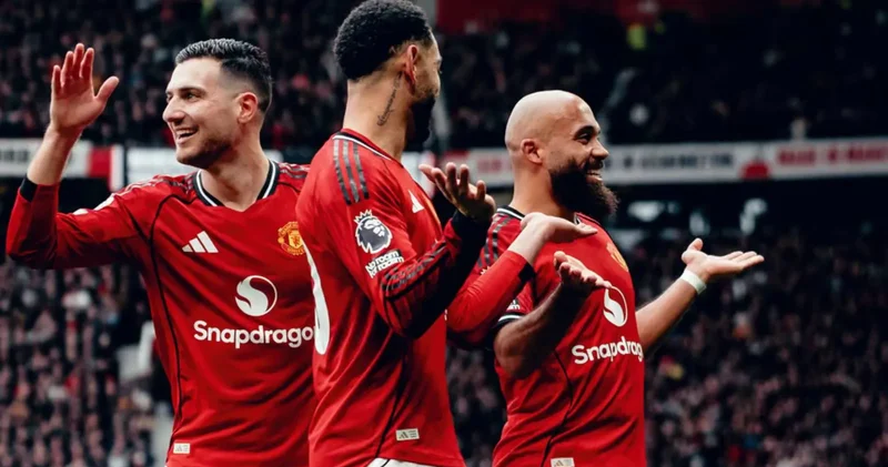 Michael Carrick yönetimindeki Manchester United, Tottenham ı 2 golle geçti