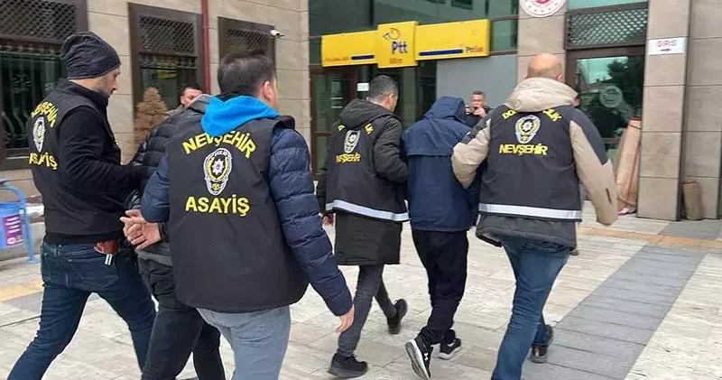 Emekli doktoru 650 bin dolarını alıp, dolandıran 5 şüpheli tutuklandı