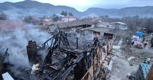 Amasya da ahır yangında kül oldu: 1 hayvan telef oldu Amasya Haberleri