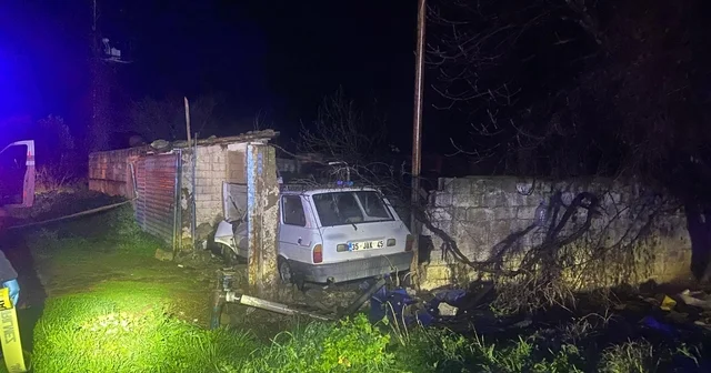 İzmir de otomobil bahçe duvarına çarptı: 1 ölü İzmir Haberleri