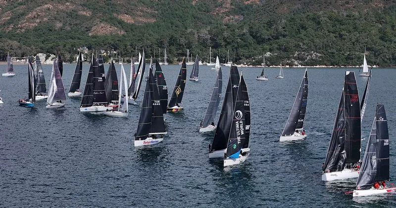 Marmaris te denizi kapladılar: 4 ayak kaldı