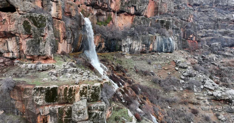 Eski darphaneden çağlayan Zebil Şelalesi yılın sadece 2 ayı akıyor