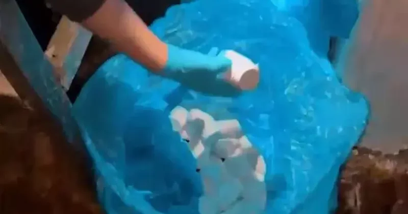 Çöp poşetlerinde uyuşturucu ele geçirildi; 2 tutuklama