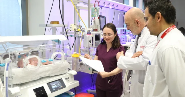 İç organları göğüs kafesinde doğan bebek, ameliyatla sağlığına kavuştu Kayseri Haberleri