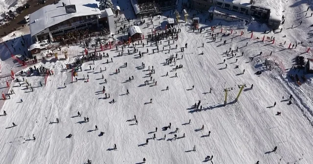 Sömestirde Uludağ a tatilci akını; Milli Park gişelerinden 15 günde 47 bin araç geçiş yaptı Bursa Haberleri