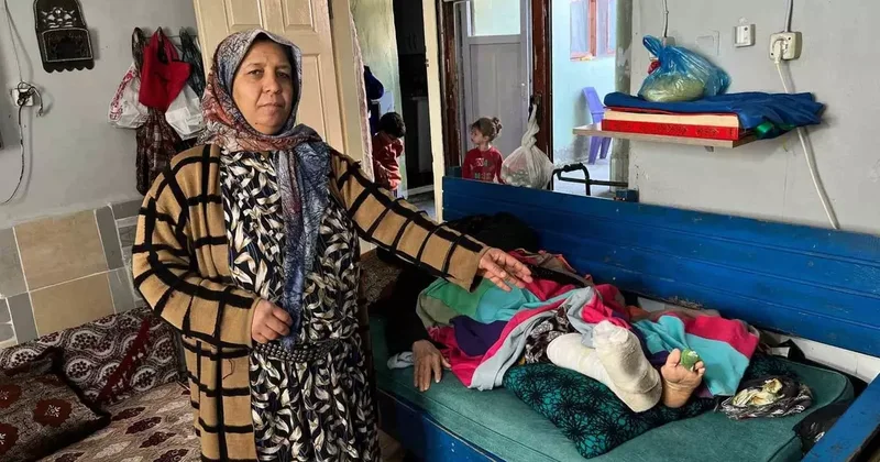 Evini su bastı, kurtulmaya çalışırken düşüp ayağını kırdı!