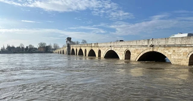 Meriç Nehri nde su seviyesi arttı; DSİ turuncu alarm uyarısında bulundu Edirne Haberleri