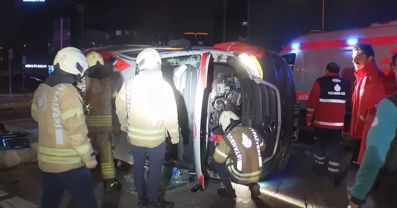 İstanbul da ambulans ile cip kafa kafaya çarpıştı! Yaralılar var