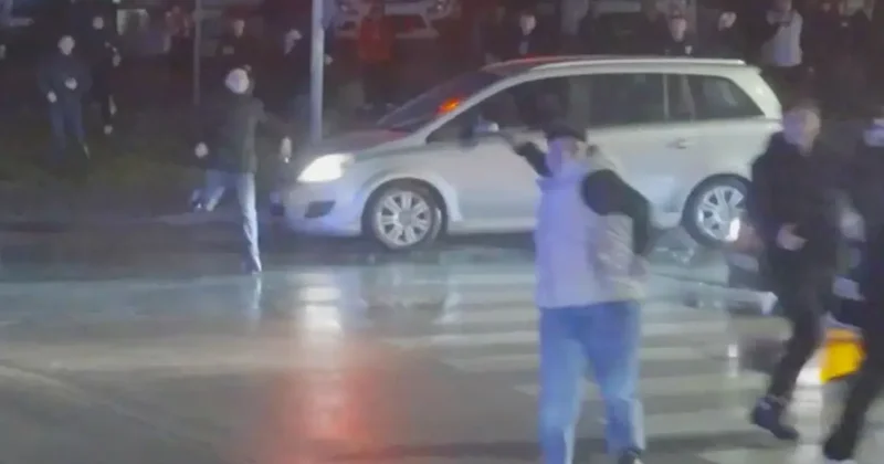 Trabzonspor otobüsüne saldırı anı ortaya çıktı: Yol kenarında pusu kurmuşlar