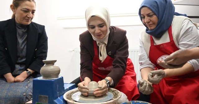 Bakan Göktaş, Erzurum da Engelli Aktif Yaşam Merkezi nin açılışını yaptı Bakan Göktaş, müzik atölyesinde Kara Tren türküsünü söyleyen engellilere eşlik etti Erzurum Haberleri