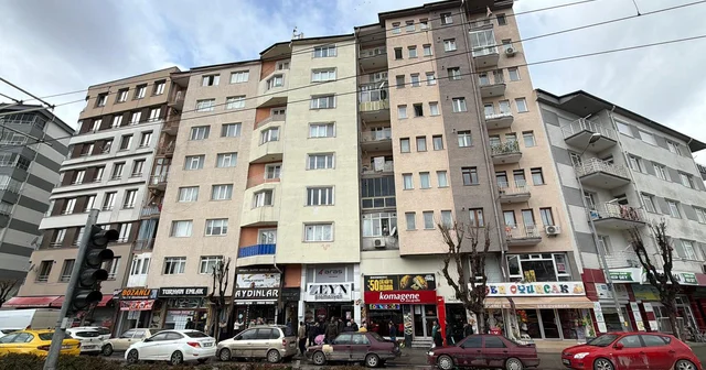 Baz istasyonunu tamir ederken 7 nci kattan düşüp öldü Eskişehir Haberleri