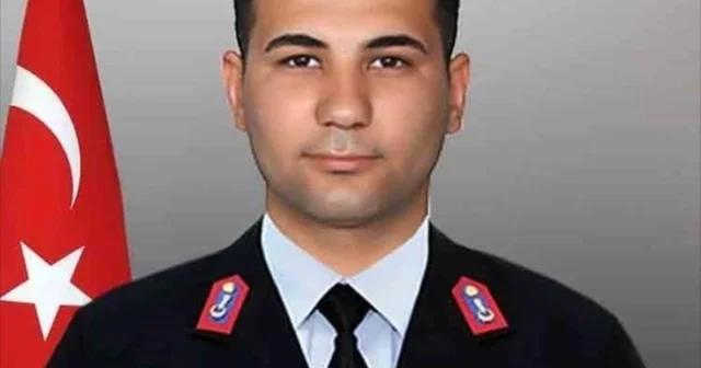 Bursa Adliyesinde 2 kişinin öldüğü, 1 uzman çavuşun şehit olduğu kanlı saldırının yeni görüntüleri ortaya çıktı Silahı oğlunun tekerlekli sandalyesine gizleyerek adliyeye sokmuş Bursa Haberleri