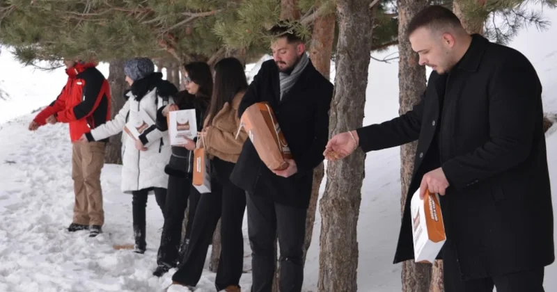 Palandöken’de kuşlar için yem bıraktılar Sözcü Gazetesi